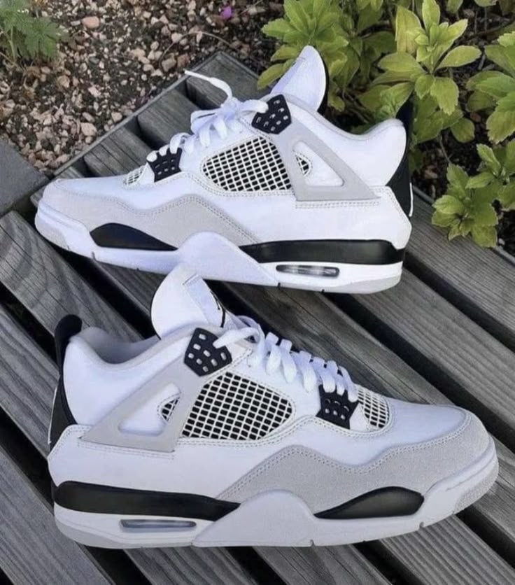 Nike Air Jordan 4 - Military Black