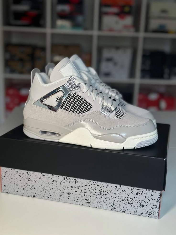Nike Air Jordan 4 - Metallic Grey