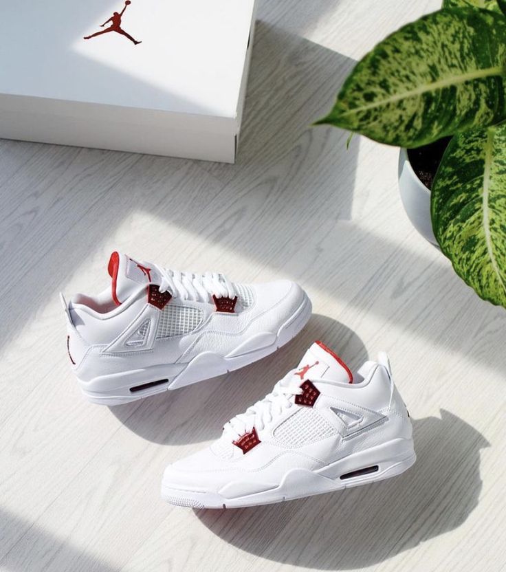 Nike Air Jordan 4 - Metallic Red